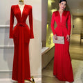 Vestido largo rojo con escote en V y drapeado frontal